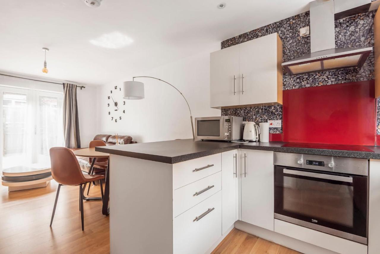 Apartamento Entire - Cosy 3 Bedroom House, Close To Levenshulme Station, 13 Mins To Centre Manchester