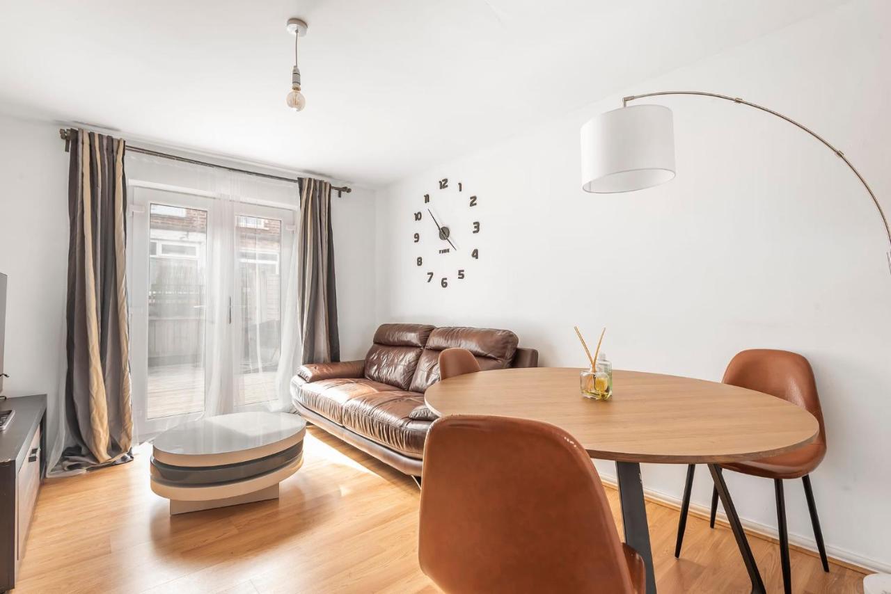 Entire - Cosy 3 Bedroom House, Close To Levenshulme Station, 13 Mins To Centre