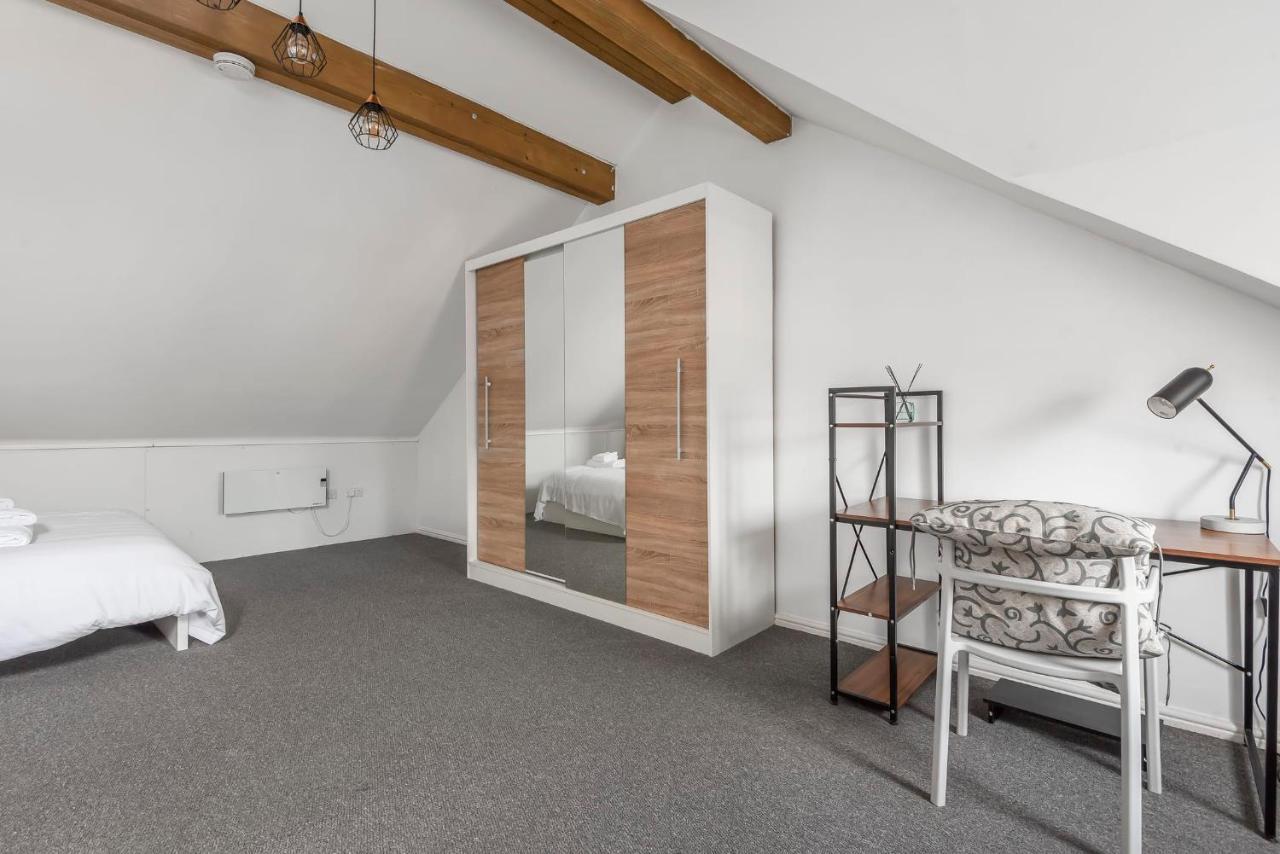Apartamento Entire - Cosy 3 Bedroom House, Close To Levenshulme Station, 13 Mins To Centre *