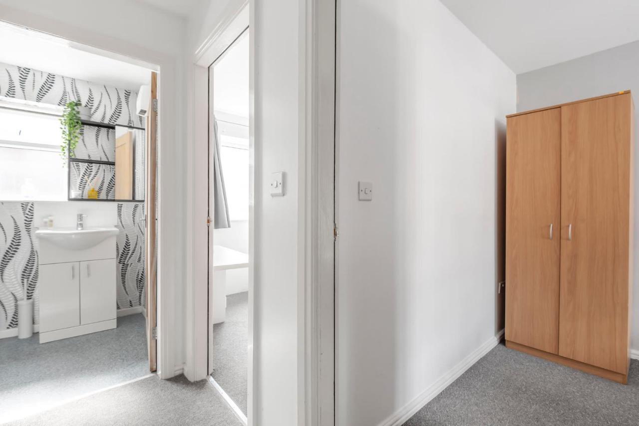 Entire - Cosy 3 Bedroom House, Close To Levenshulme Station, 13 Mins To Centre Apartamento