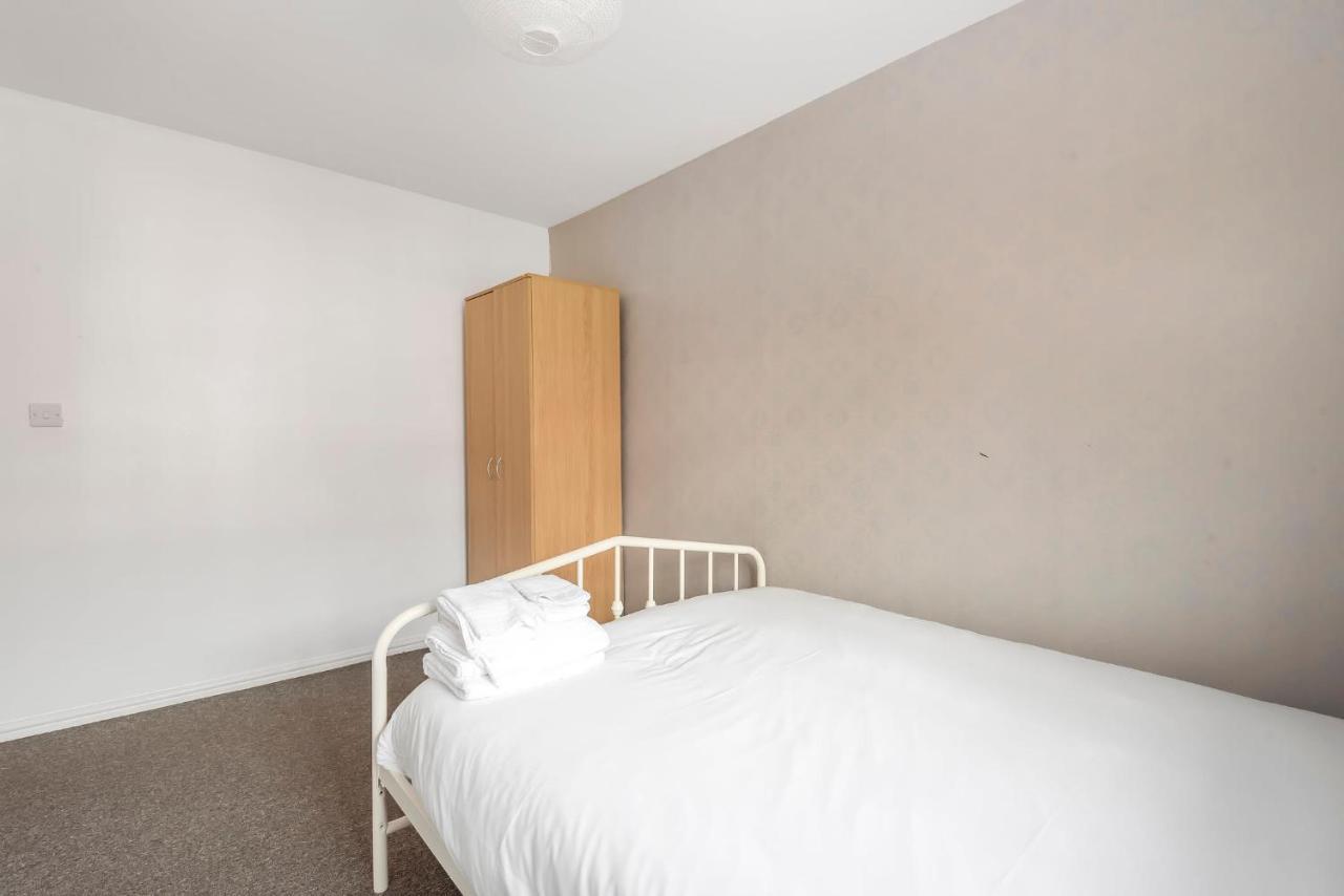 Apartamento Entire - Cosy 3 Bedroom House, Close To Levenshulme Station, 13 Mins To Centre